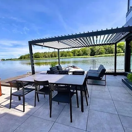 Botel Boat House For 7 With Jacuzzi