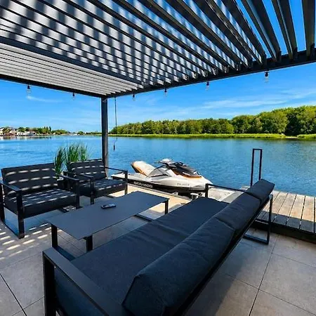 Boat House For 7 With Jacuzzi Dziwnow